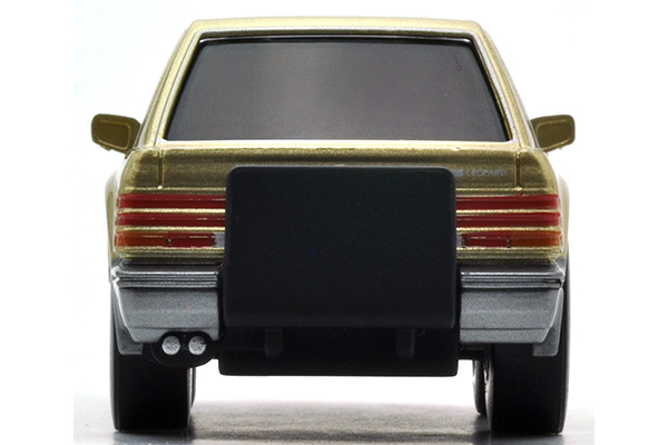あぶない刑事Z02 レパード（金） | 製品をさがす | tomica