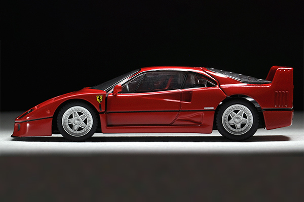 トミカ リミテッドヴィンテージ ネオ フェラーリ F40 (黄)